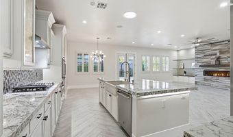 10820 Woodstream Ct, Las Vegas, NV 89135