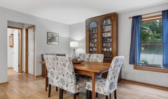 106 Halfmoon Dr, Altamont, NY 12009