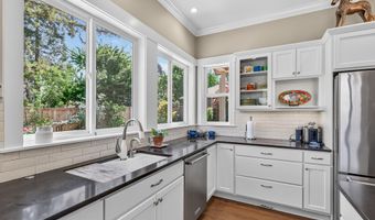 746 C St, Ashland, OR 97520