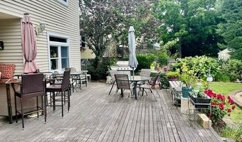 142 Cedar St, Amityville, NY 11701