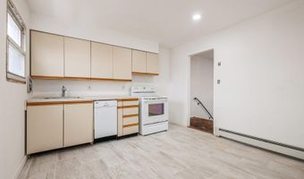 101 Monroe St, Amityville, NY 11701