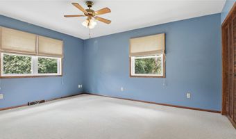 212 Country Club Ln, Altoona, WI 54720