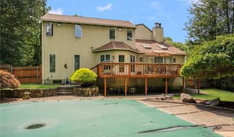 22 Golden View Dr, Johnston, RI 02919