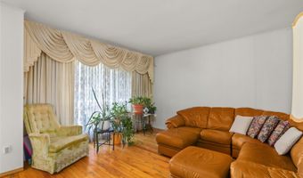 5 S Ronald Dr S, Amityville, NY 11701