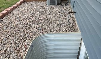 624 J St, Aurora, NE 68818