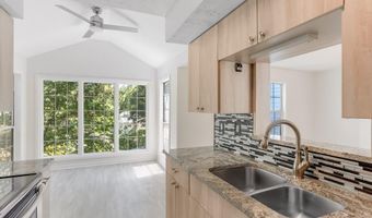 1008 Glenleaf Dr, Peachtree Corners, GA 30092