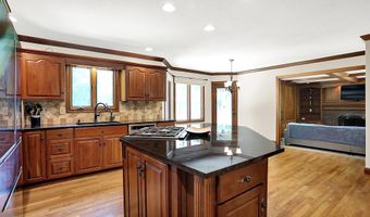 9015 Admirals Pointe Dr, Indianapolis, IN 46236