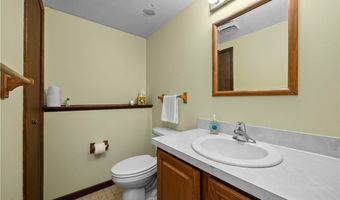 536 Fieldstone Dr, Amherst, OH 44001