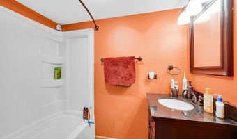 42034 N East Rd, Antioch, IL 60002