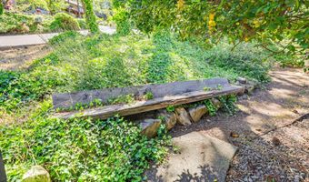 1105 Ivy Ln, Ashland, OR 97520