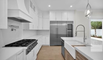 392 4TH St, Atlantic Beach, FL 32233