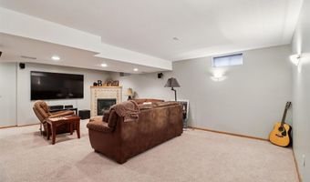 1530 Ashwood Dr, Altoona, IA 50009