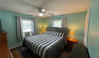 71 Glenwood Dr, North Kingstown, RI 02852