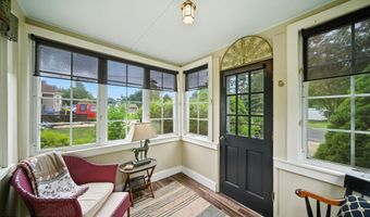 29 Park Ave, Belford, NJ 07718