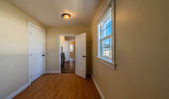 520 5TH St, Bandon, OR 97411