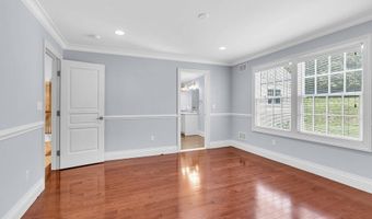 41 Marlpit Pl, Middletown, NJ 07748