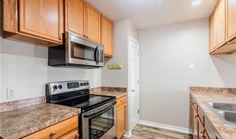 24 LAKE BREEZE Dr 24, New Orleans, LA 70129