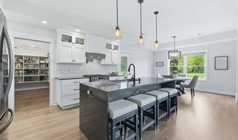 1816 Golfview Dr, Auburn, IN 46706