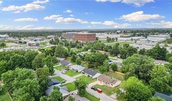 402 SW 11th St, Bentonville, AR 72712
