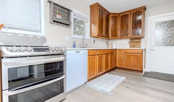 815 Grove St, Adel, IA 50003