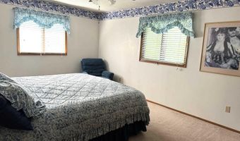 1221 E Linden St, Algona, IA 50511