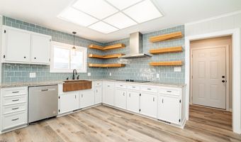 4912 Holly Hill Rd, Albany, GA 31721