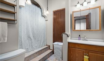 823 Willow Hollow Ct, Amherst, OH 44001
