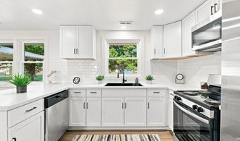 233 S Division St, Auburn, IN 46706