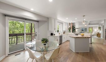 3427 E Dobson Pl, Ann Arbor, MI 48105