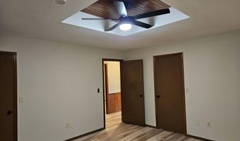 806 E Springfield St, Aurora, MO 65605