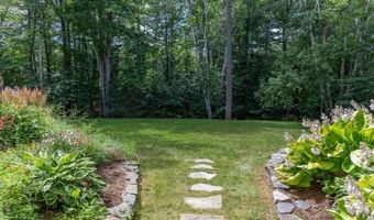 43 Darling Parke Dr, Bangor, ME 04401