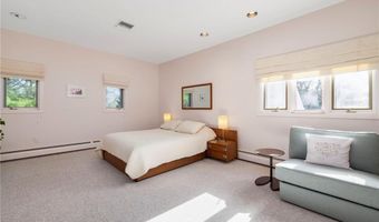 29 Dennell Dr, Lincoln, RI 02865