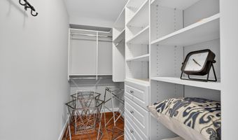 4163 S FOUR MILE RUN Dr 301, Arlington, VA 22204