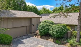 686-20 Fairington Ln, Aurora, OH 44202