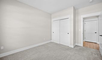 2220 Suncrest Dr, Ames, IA 50014