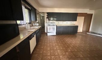 8 Greendale Rd, Andover, NJ 07860