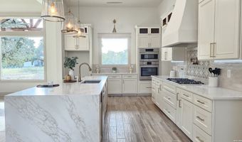 105 PIONEER Trl, Adkins, TX 78101