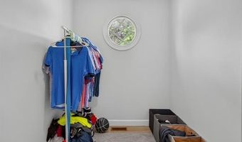 1592 Greenfield Crossing Ct, Ballwin, MO 63021