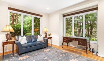 60 Pheasant Dr, East Greenwich, RI 02818