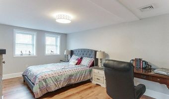 7 Wilbur Ave, Newport, RI 02840