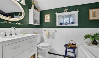 23 Harbour Vlg A, Branford, CT 06405