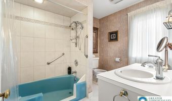 2730 Chew St, Allentown, PA 18104