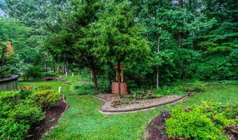 8304 FIVE GATES Rd, Annandale, VA 22003