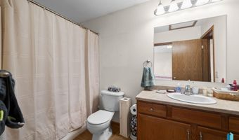 220 S Augusta Ave, Brandon, SD 57005
