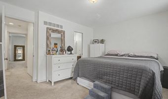130 WOODEN CARRIAGE Dr, Hockessin, DE 19707