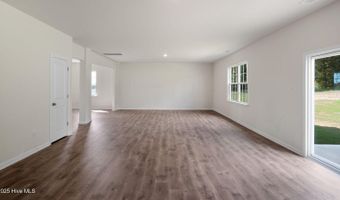 1052 Misty Creek Dr, Aberdeen, NC 28315