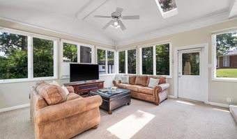 345 Norwood Cir, Ballwin, MO 63011