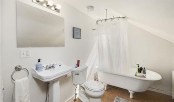 27 Franklin St, Newport, RI 02840