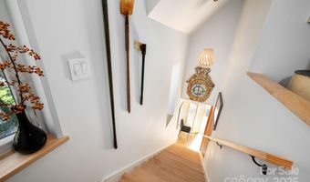 26 Winnfred St, Asheville, NC 28806