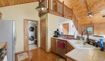 828 Shady Grv, Adkins, TX 78101